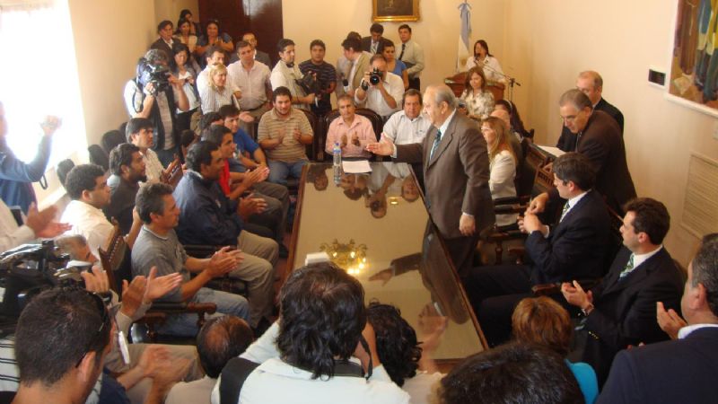 Contratados agradecieron al Gobernador y a la Virgen por el pase a servicio