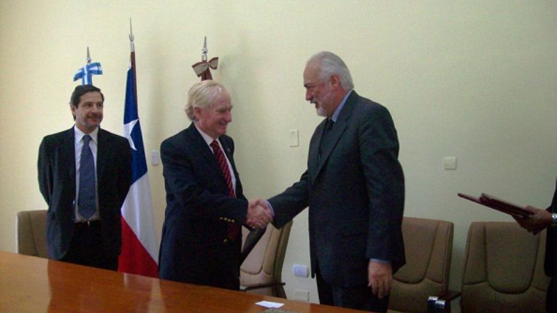 Guzmán se reunió con el embajador de Chile