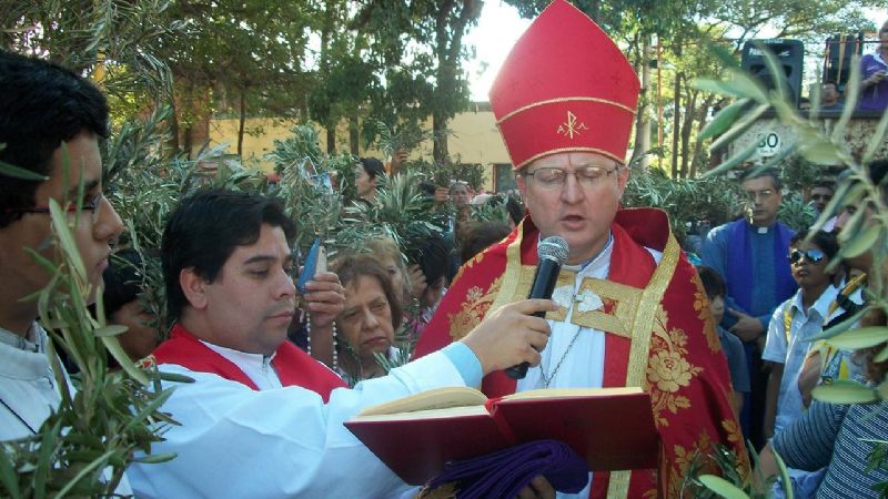 Cientos de fieles peregrinaron a la Gruta de la Virgen