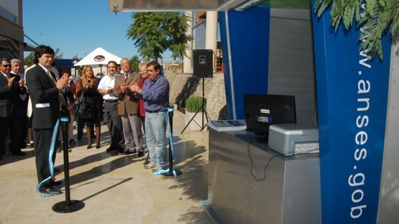 Aguirre inauguró una unidad de ANSES en la zona oeste de la ciudad 