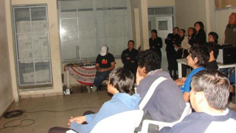 Llegó el cine móvil en la Alcaidía policial