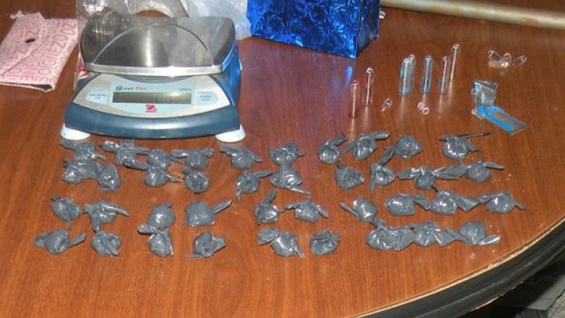 Incautaron cocaína, marihuana, 10 mil pesos y detenidos