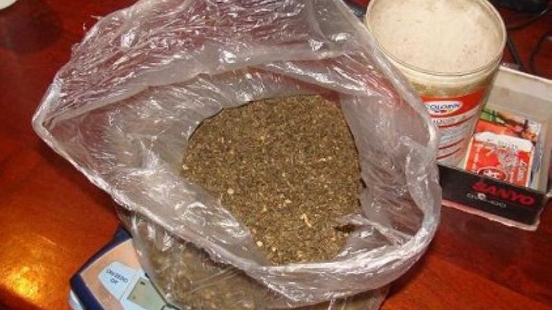 Incautaron cocaína, marihuana, 10 mil pesos y detenidos