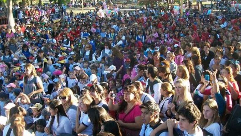 Colorido homenaje de jardines de infantes a la Virgen del Valle