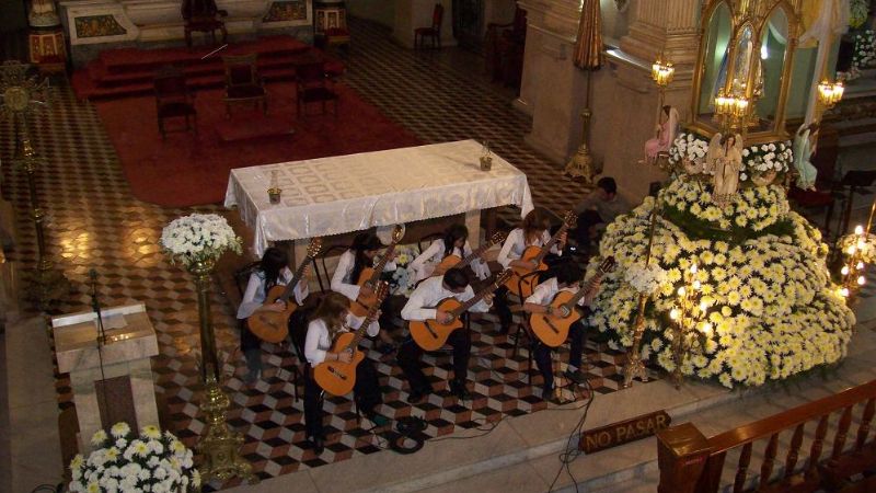La Virgen tuvo su gala de guitarras