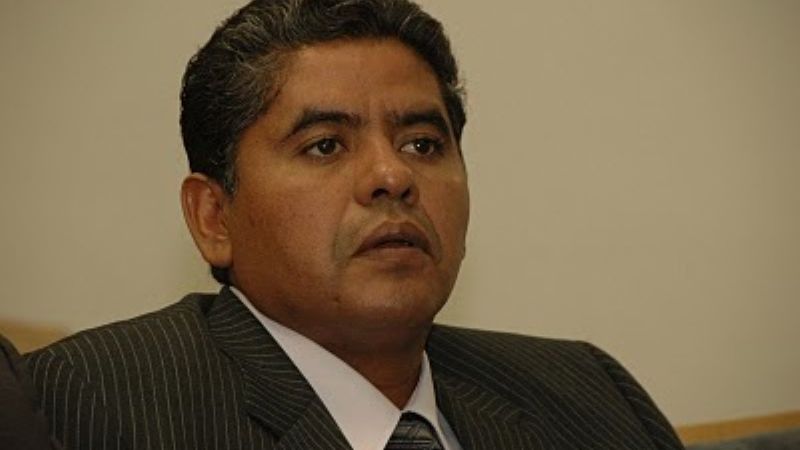 Concejales con los tapones de punta contra Ríos