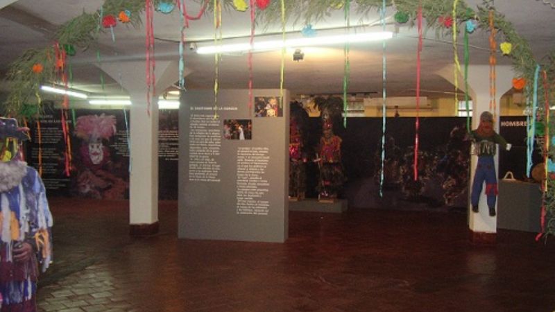 Colorida muestra sobre el Carnaval en el Museo Folklórico 