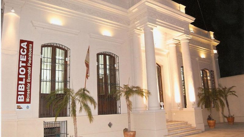 Disertación en la biblioteca Bernabé Piedrabuena