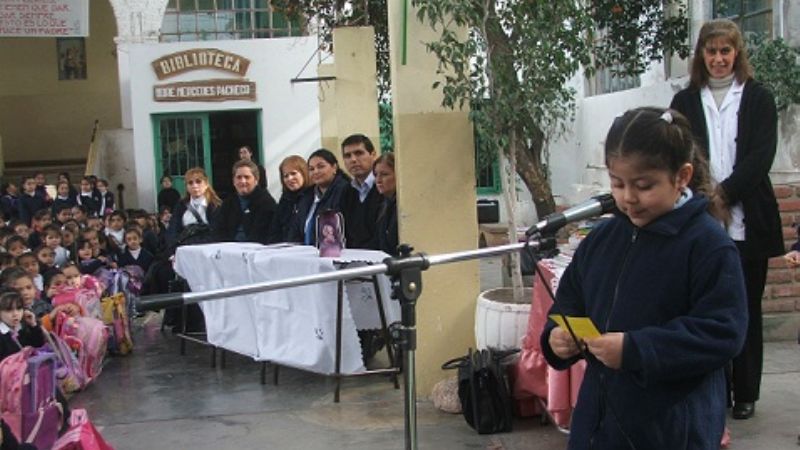 Concurso de lectura y entrega de libros a la biblioteca del Cristo Rey