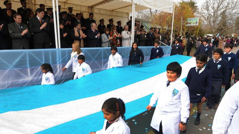 Brizuela participó en Las Juntas del acto del día de la Bandera  