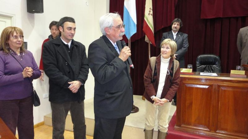 Distinguen al profesor “Manolo” Rodríguez