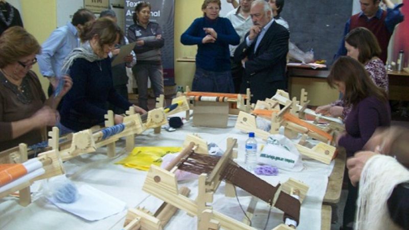 El municipio capitalino capacita en la utilización de telares