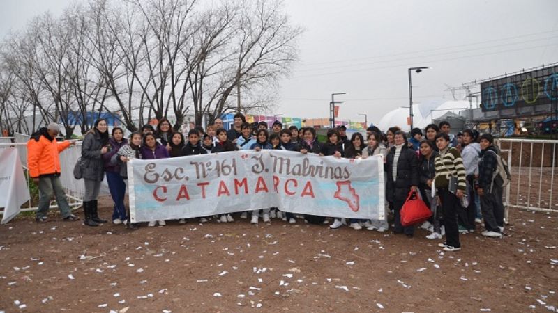 Alumnos de Catamarca junto a la presidenta en Tecnópolis