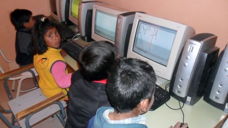 Ponen en funcionamiento la sala de informática en la escuela de Punta del Agua