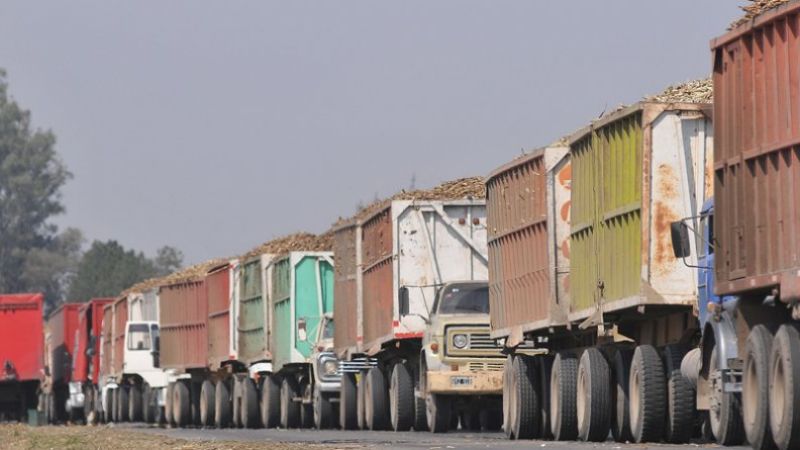 Caos vehicular para viajar a Tucumán por piquetes vecinales