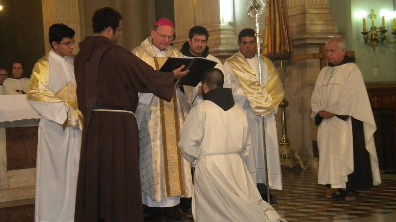 Ordenaron diácono a un fraile franciscano  