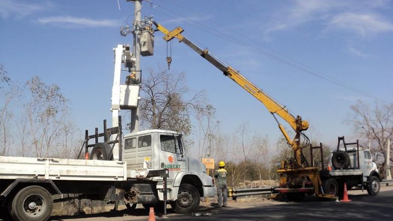 Comenzaron a mover las columnas del tendido eléctrico sobre la ruta 33