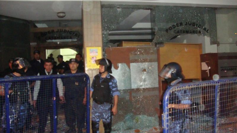 Serios incidentes en nueva manifestacion frente al juzgado de menores