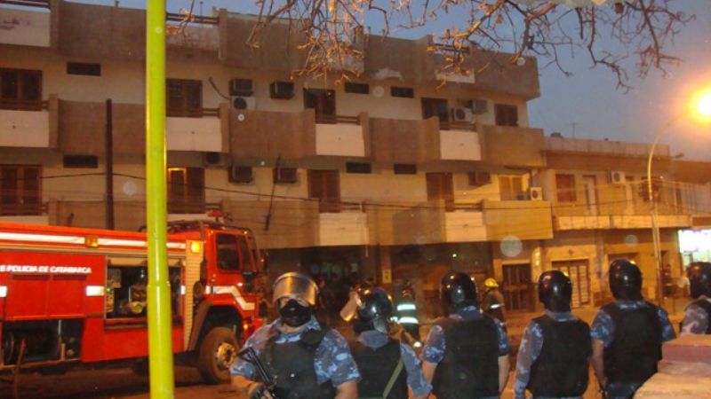 Nueve policias heridos y dos menores detenidos