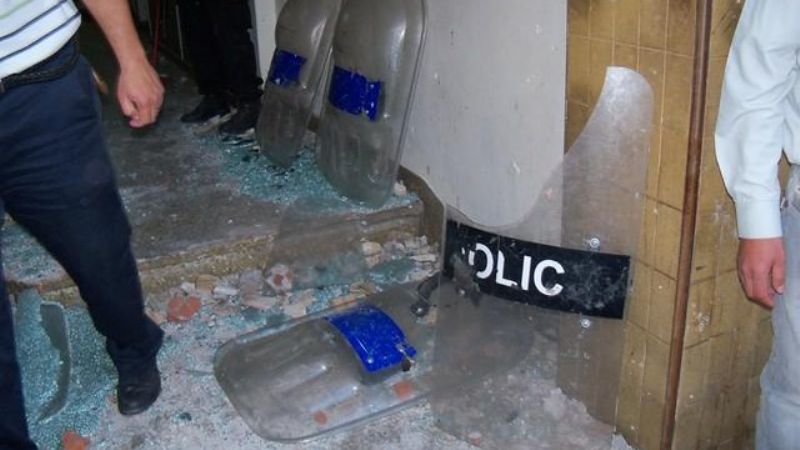 Nuevos incidentes en la manifestación frente al juzgado del menor y la familia