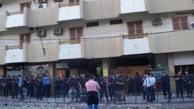 Nuevos incidentes en la manifestación frente al juzgado del menor y la familia
