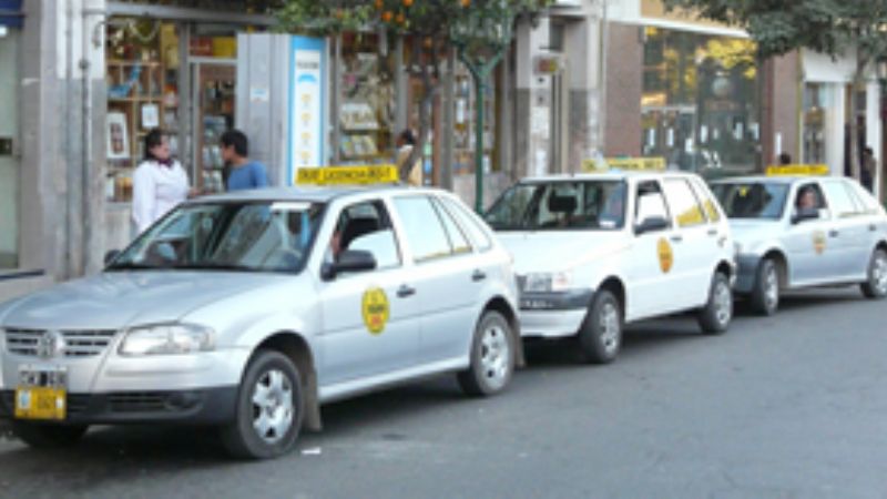 Tras infructuosa reunión, la nueva tarifa de taxis y remises ya está vigente