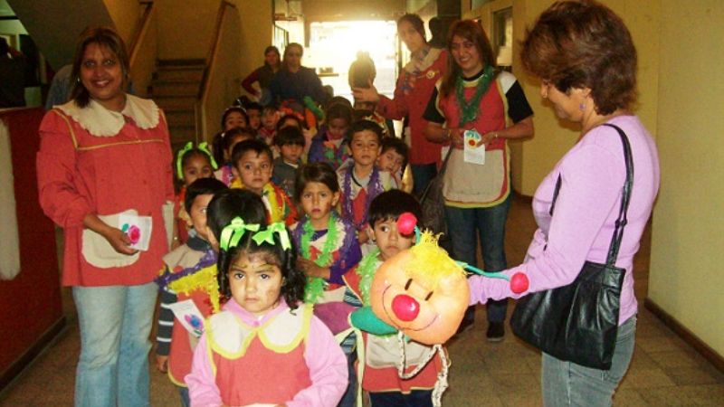 Desfile de carrozas de los Centros de Estimulación municipales