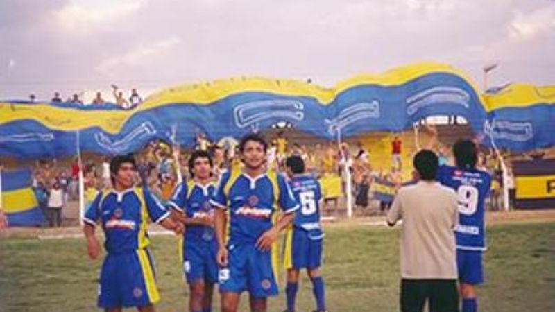 Policial va por San Martín de Tucumán