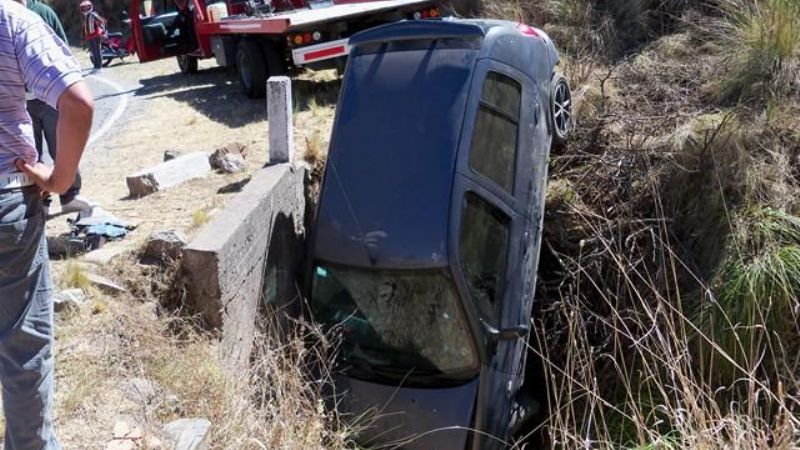 Jóvenes volcaron camino a El Rodeo