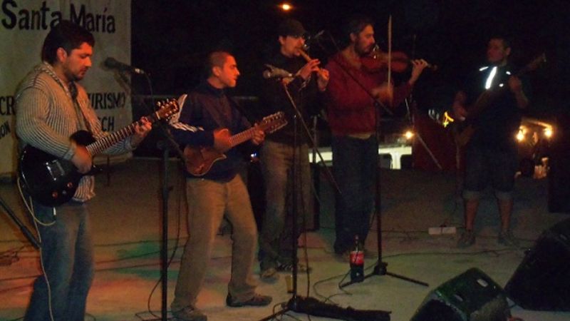 Los estudiantes recibieron la primavera a pura fiesta