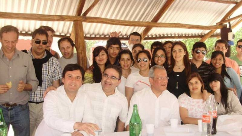 Jóvenes militantes con Jalil y Molina