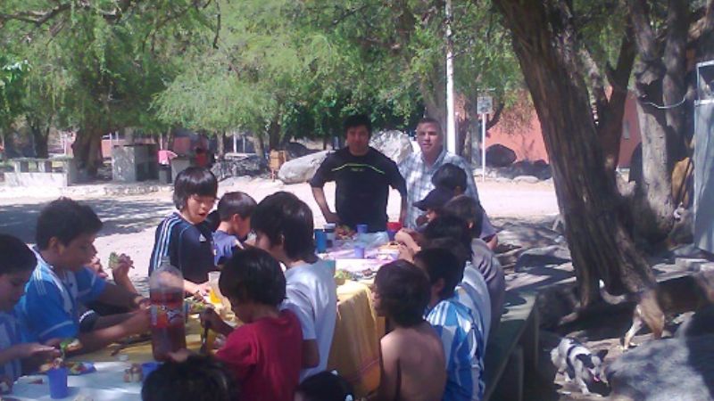 Diputados junto a los niños en el Día de la Primavera