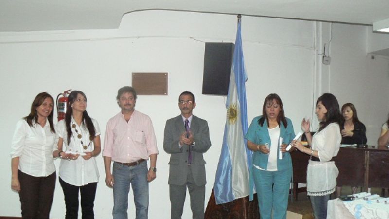Entrega de diplomas a alumnos participantes del certamen “Manos jóvenes escriben en grande”