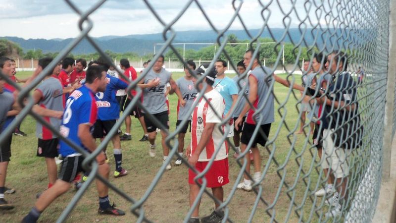 Atractivo amistoso de pretemporada no terminó por incidentes