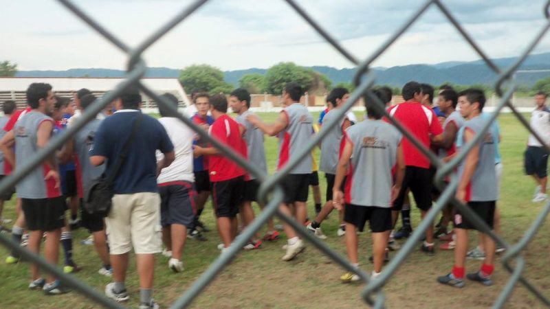 Atractivo amistoso de pretemporada no terminó por incidentes