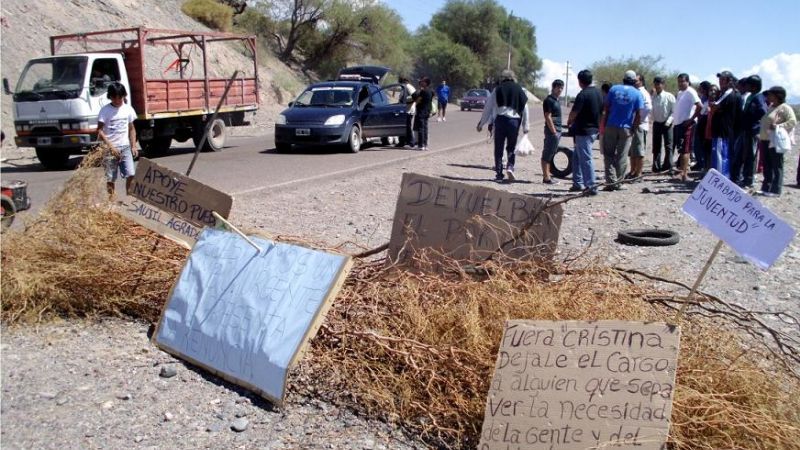 Piquete en Saujil pidiendo renuncia de delegada municipal