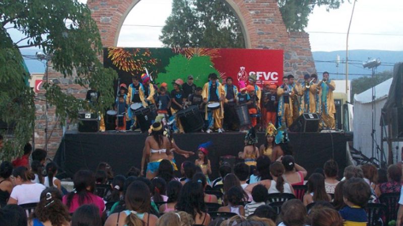 “Viva la plaza” convocó en Choya a más de mil personas