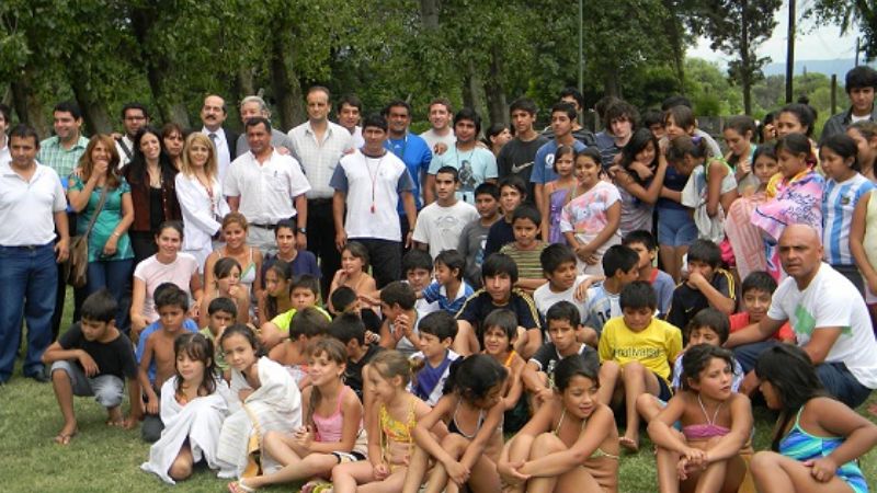 Brumec entregó materiales para escuelas de Fútbol de Verano