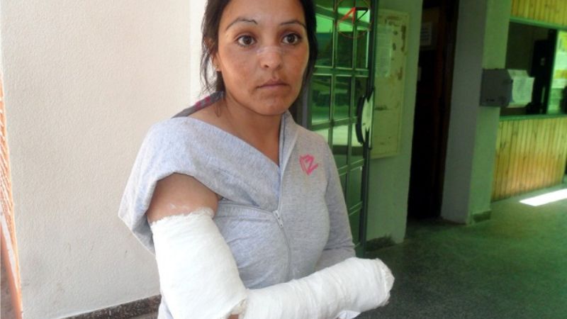 Joven brutalmente golpeada por una taxista 