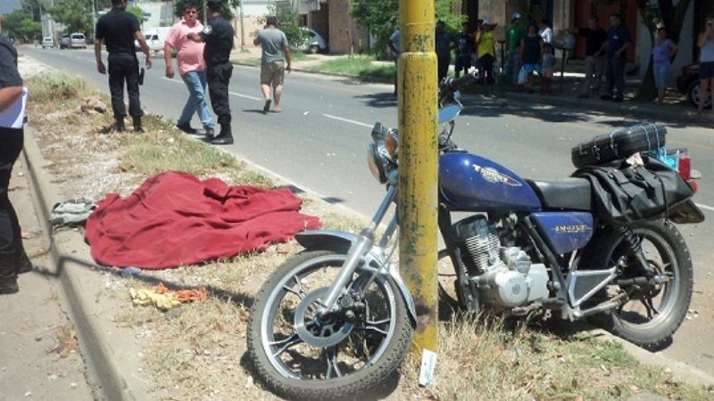 Murió motociclista en un accidente en la curva de la Chacarita