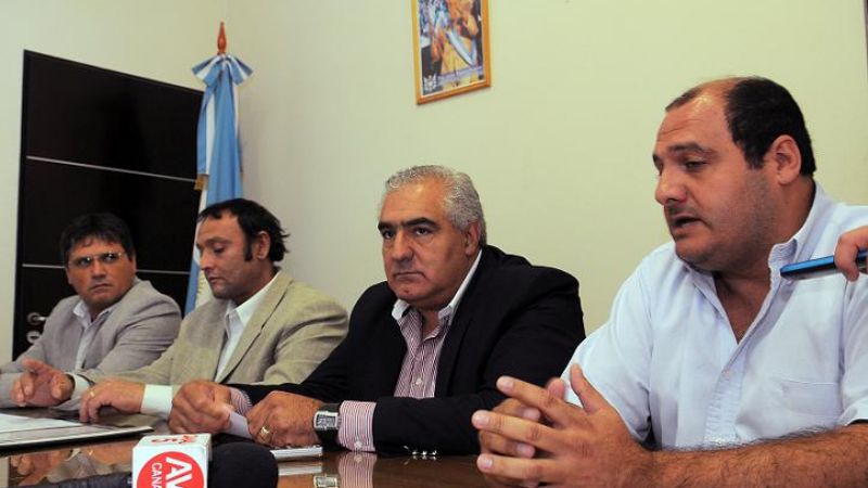 Abren sobres de millonaria y sospechada licitación de viviendas