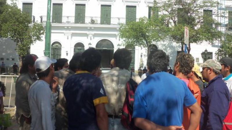 Insólito: Hace una semana que vive en un colectivo