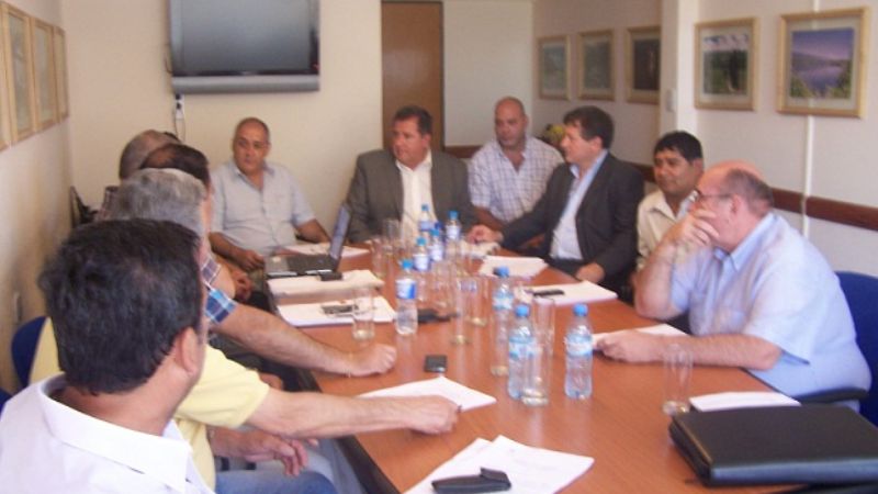 Senadores y funcionarios buscan consenso 