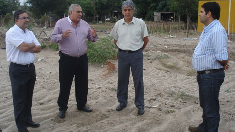 Por una obra inconclusa, los vecinos padecen inundaciones permanentes