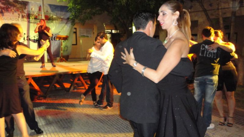 El Jueves Cultural del Concejo tuvo feria y milonga