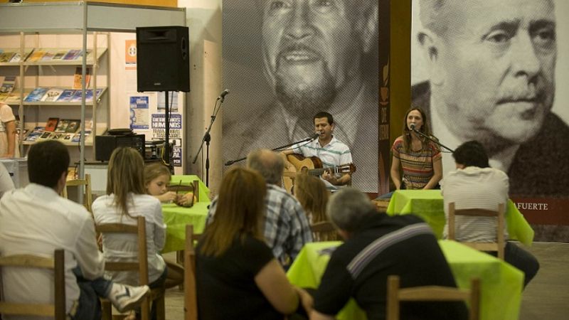 Homenaje a la canción popular argentina