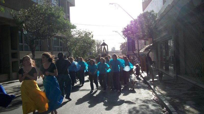 Colorida marcha en la visita de la Virgen al Colegio del Carmen