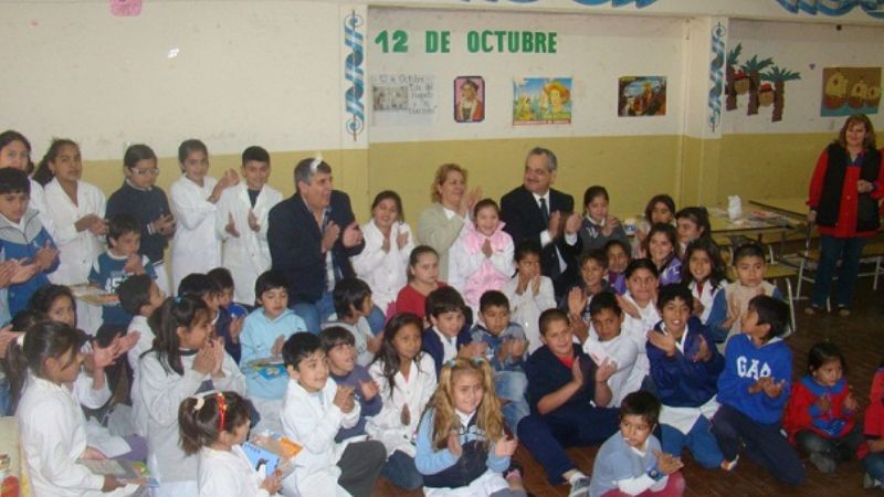 Ambiente visitó la escuela 284 de Miraflores