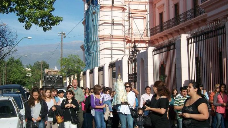 Fue recibida la Virgen Peregrina en el Colegio Virgen Niña