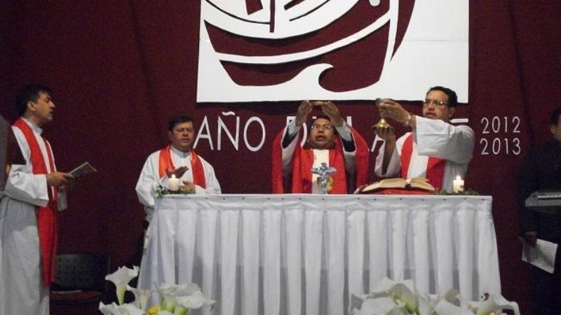 Los Institutos San Pío X y Fray M. Esquiú recibieron y peregrinaron con la Virgen